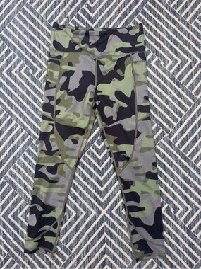 ZYIA Green & Gray Camo Performance Leggings